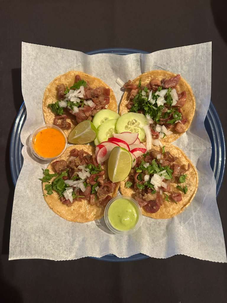 Tacos de tripa en Tacos El Koketo